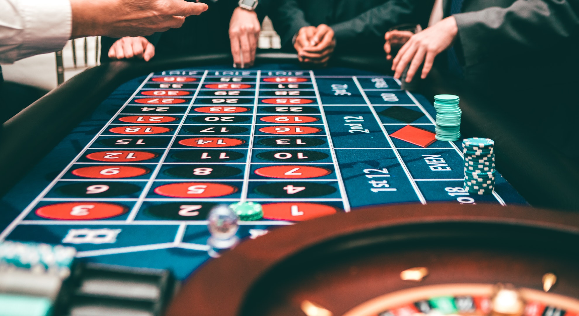 Why Are Online Casinos Preferred Over Land-Based Casinos